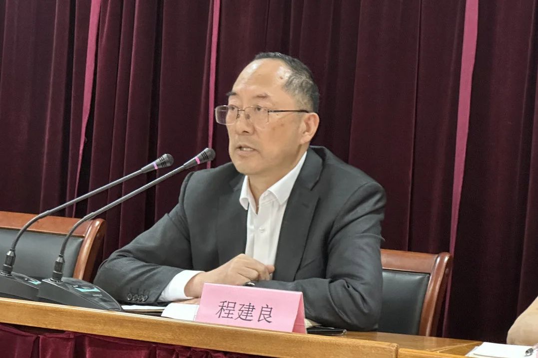 Changshu Polyester проведе среща за кадри от средно ниво, инженеринг и технически персонал и маркетингов персонал