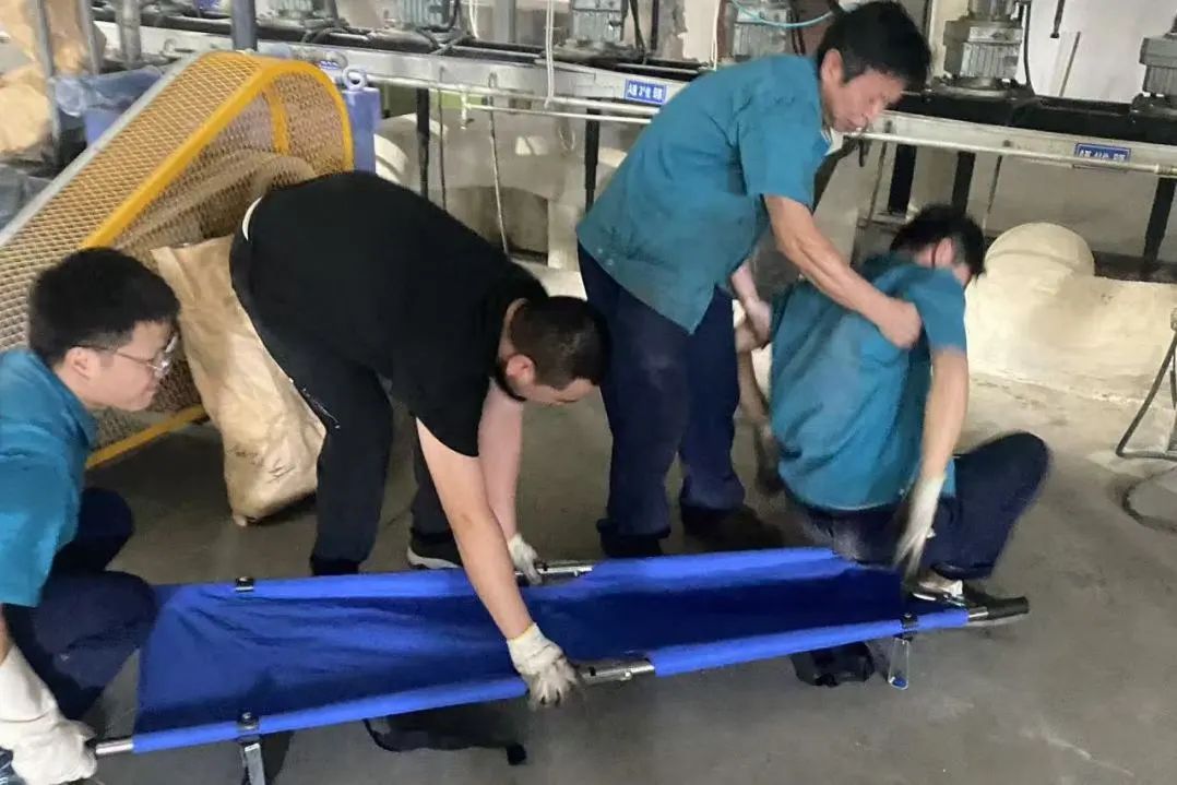 Changshu Polyester провежда аварийна спасителна тренировка за топлинен удар, причинена от висока температура
