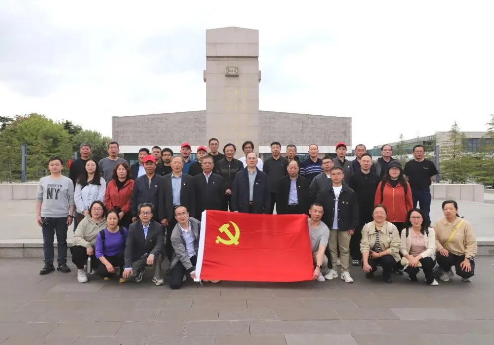 Changshu Polyester Co., Ltd. Party Branch организира посещение в Yancheng New Fourth Army Memorial Hall